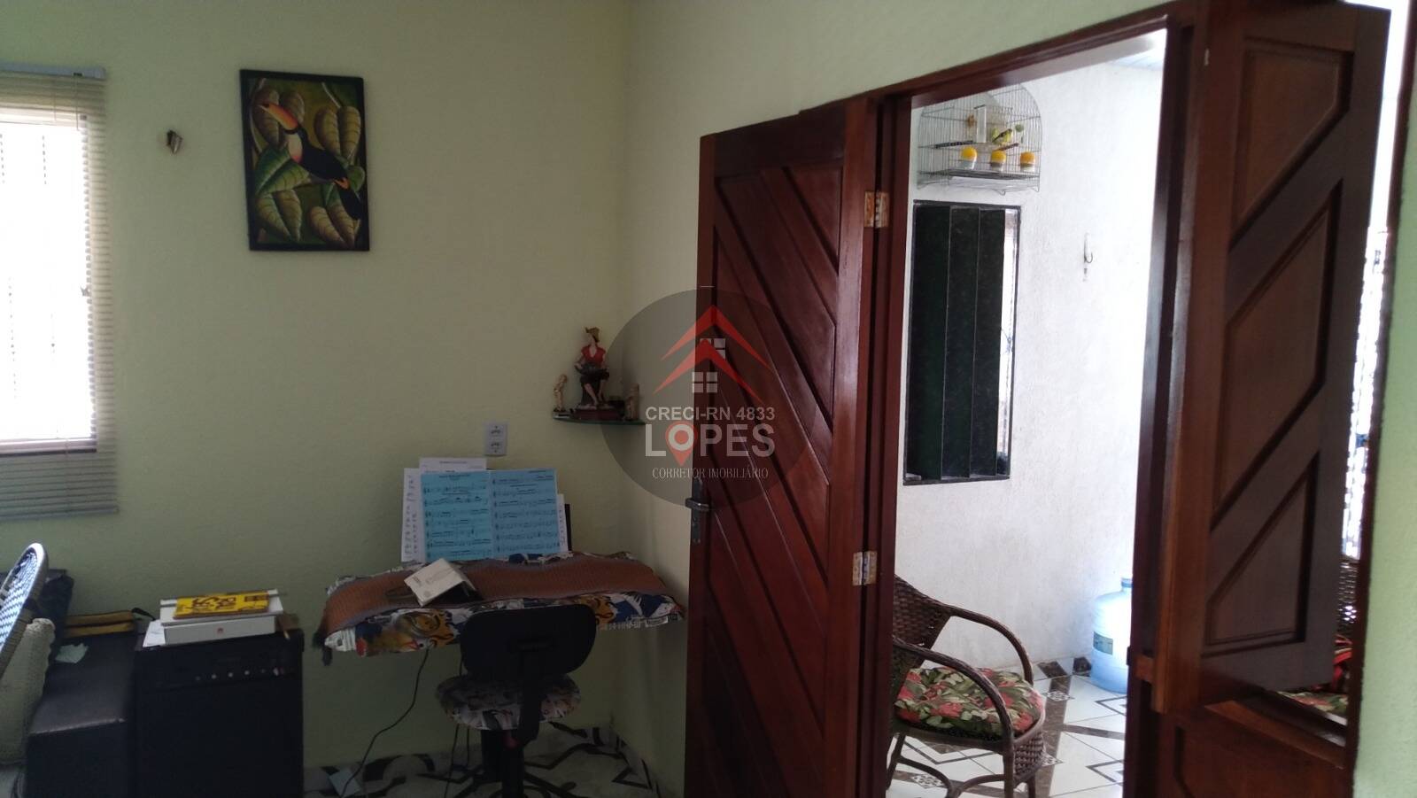 Casa à venda com 2 quartos, 200m² - Foto 2