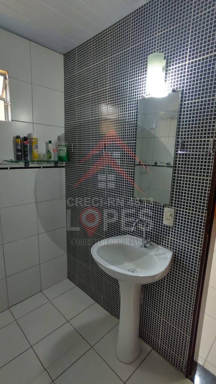 Casa à venda com 5 quartos, 200m² - Foto 4