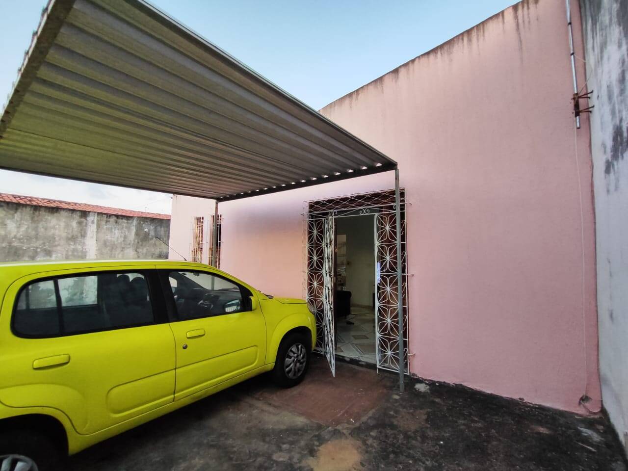 Casa à venda com 2 quartos, 150m² - Foto 1