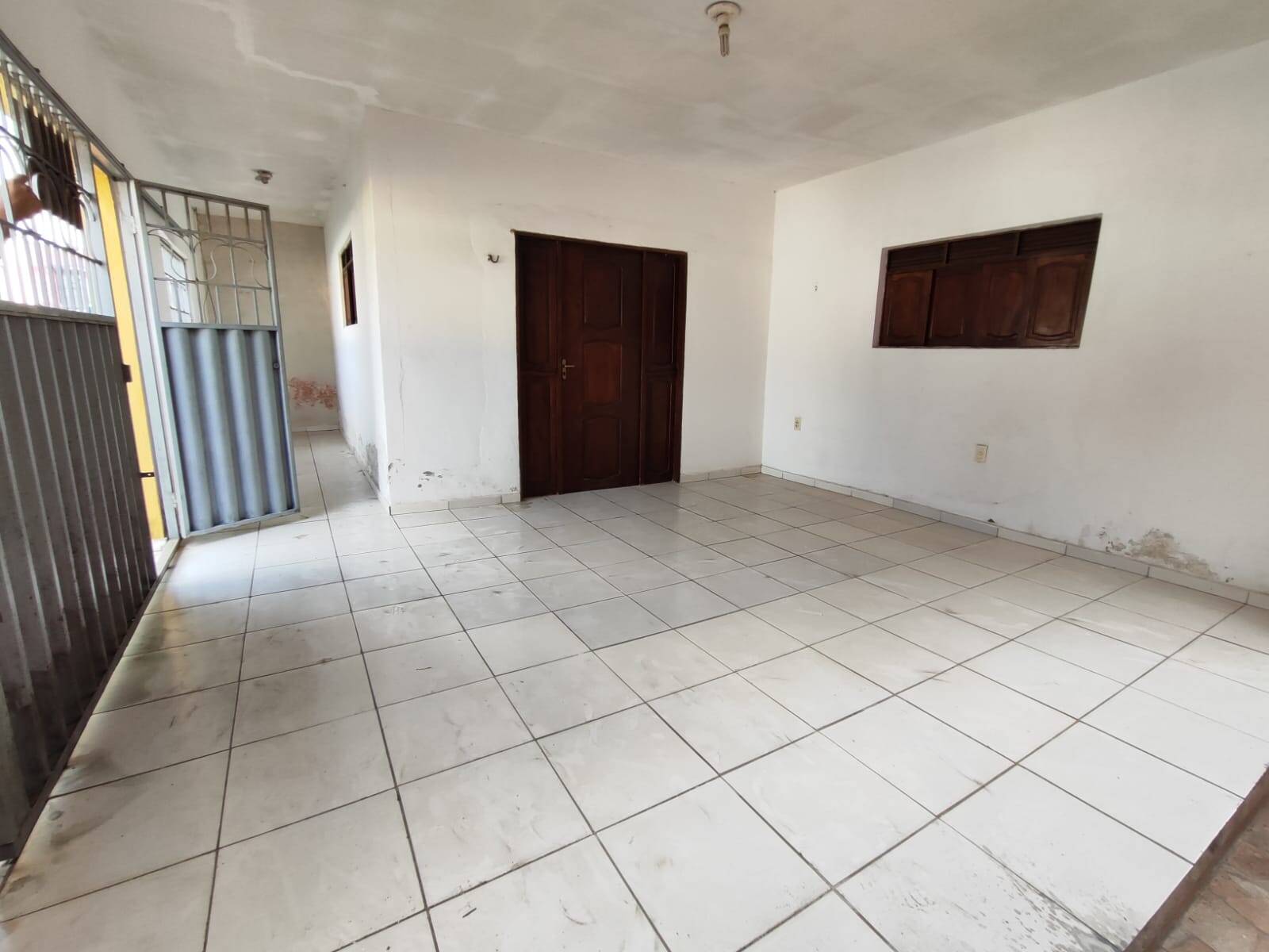 Casa à venda e aluguel com 2 quartos, 200m² - Foto 2