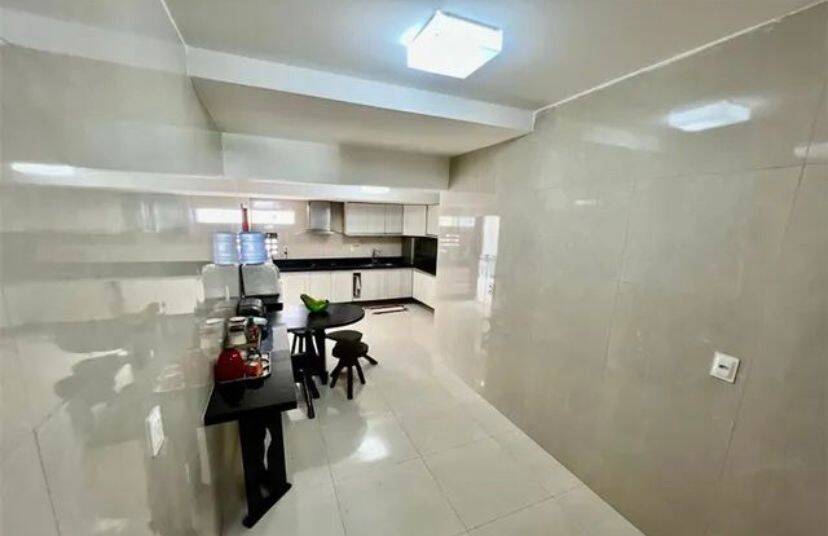 Casa à venda com 4 quartos, 280m² - Foto 13