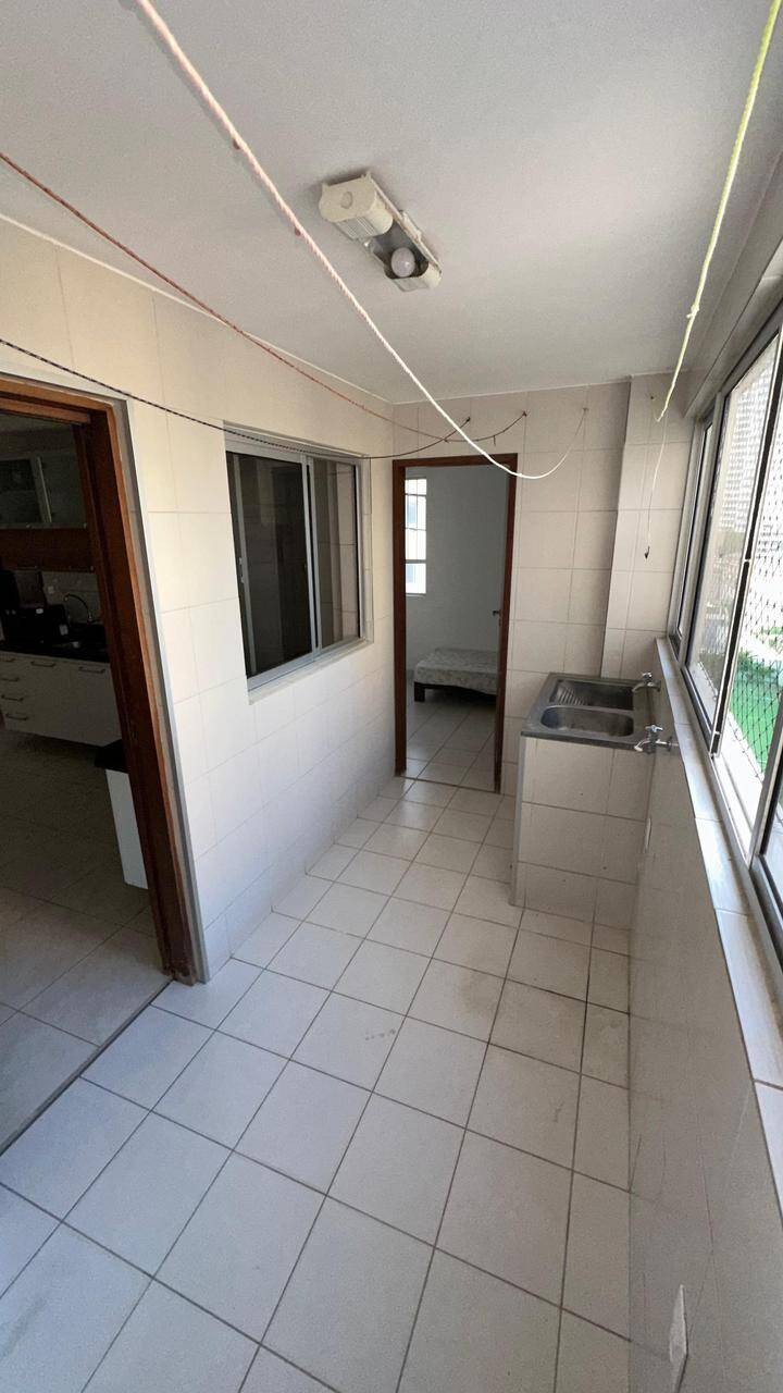 Apartamento à venda com 3 quartos, 168m² - Foto 4