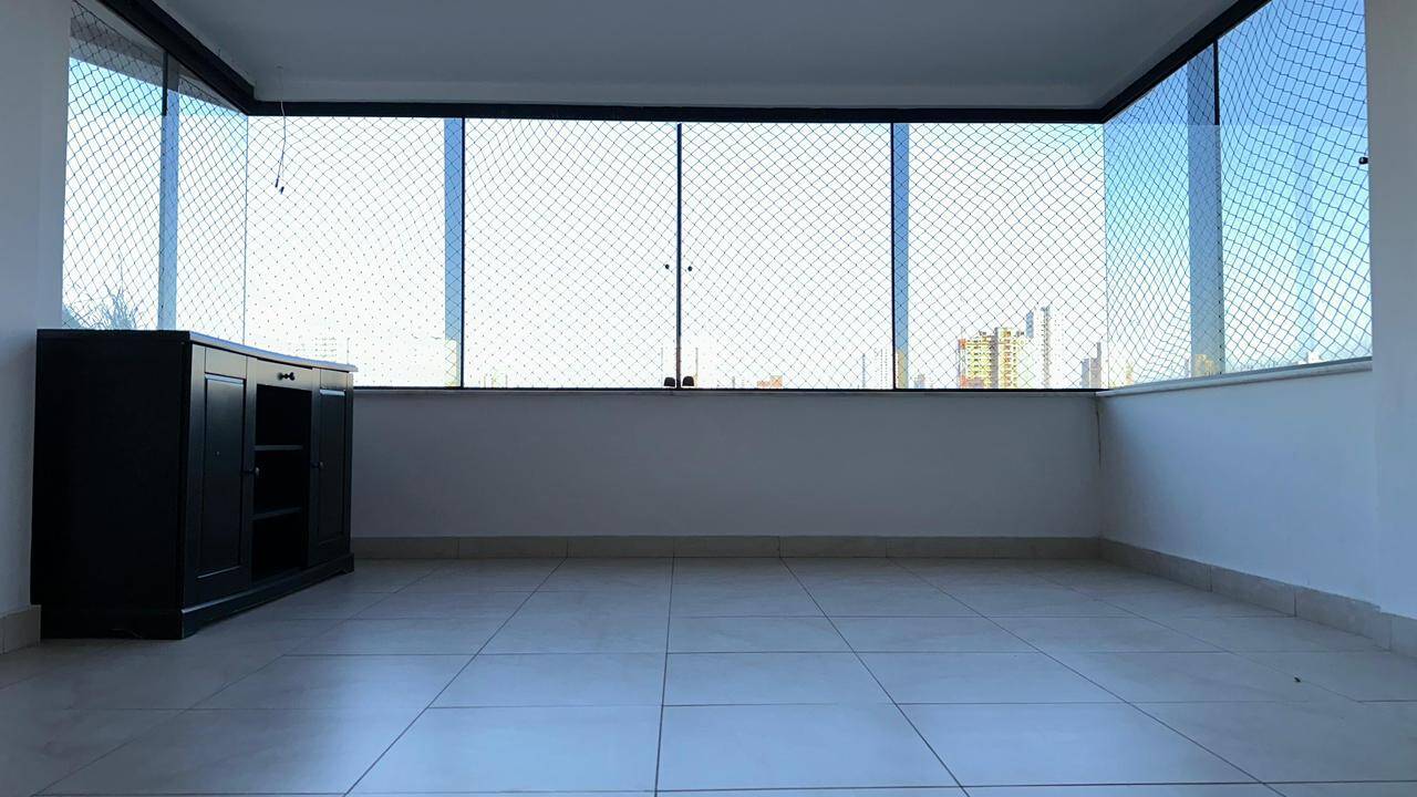 Apartamento à venda com 3 quartos, 168m² - Foto 2