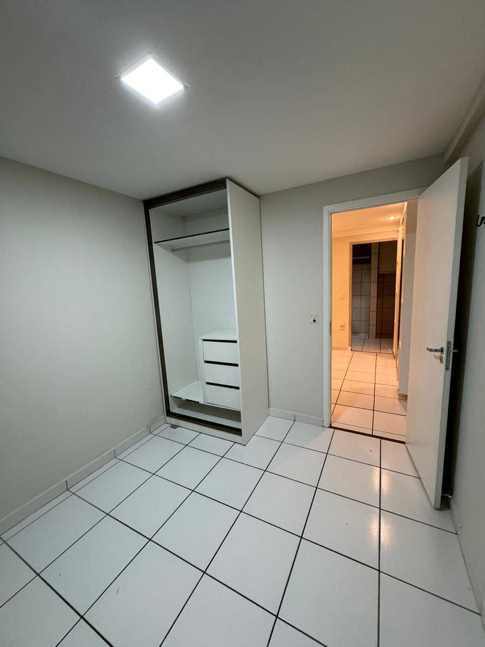 Apartamento à venda com 3 quartos, 84m² - Foto 2