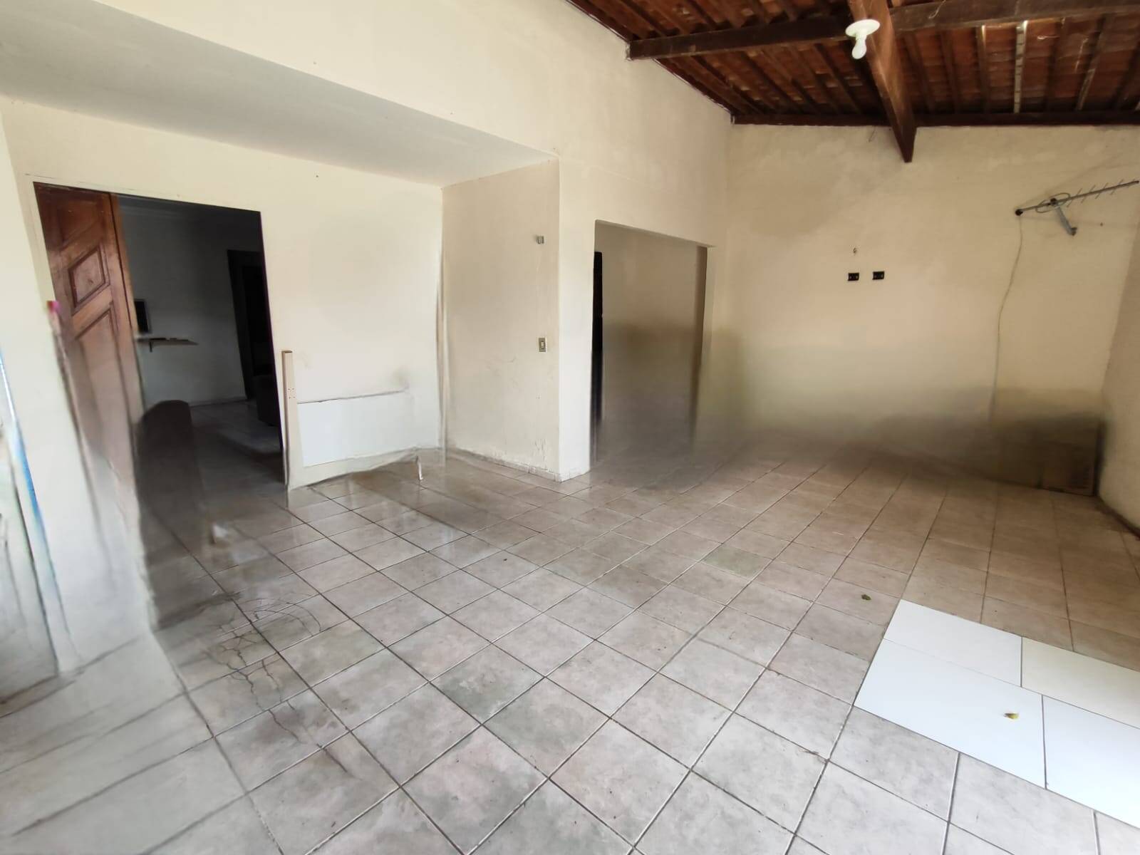 Casa à venda com 2 quartos, 80m² - Foto 3