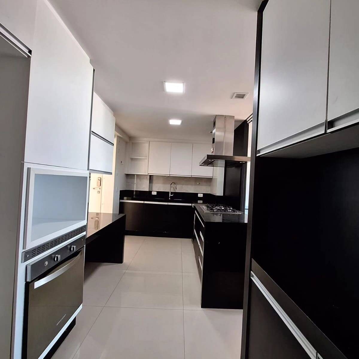 Apartamento à venda com 2 quartos, 130m² - Foto 4