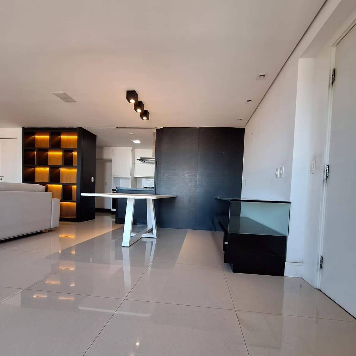 Apartamento à venda com 2 quartos, 130m² - Foto 2