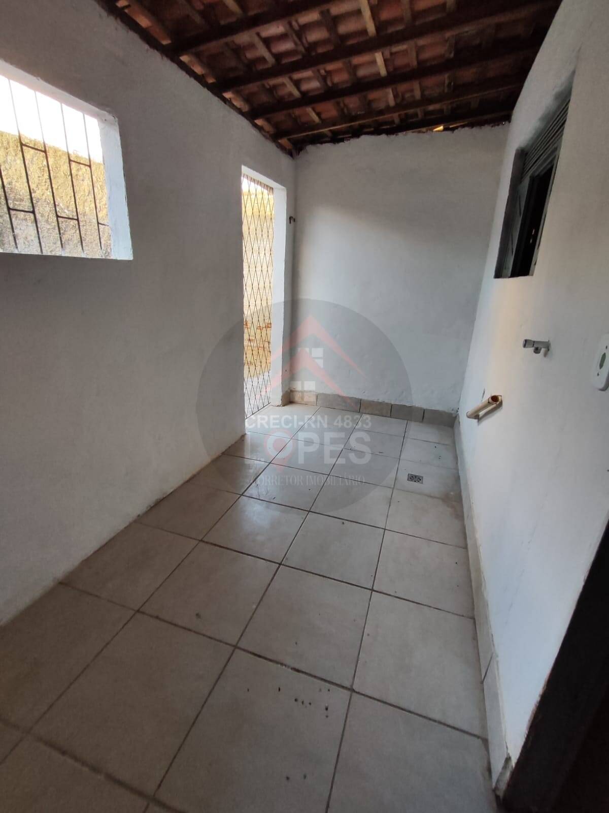 Casa à venda com 2 quartos, 100m² - Foto 4