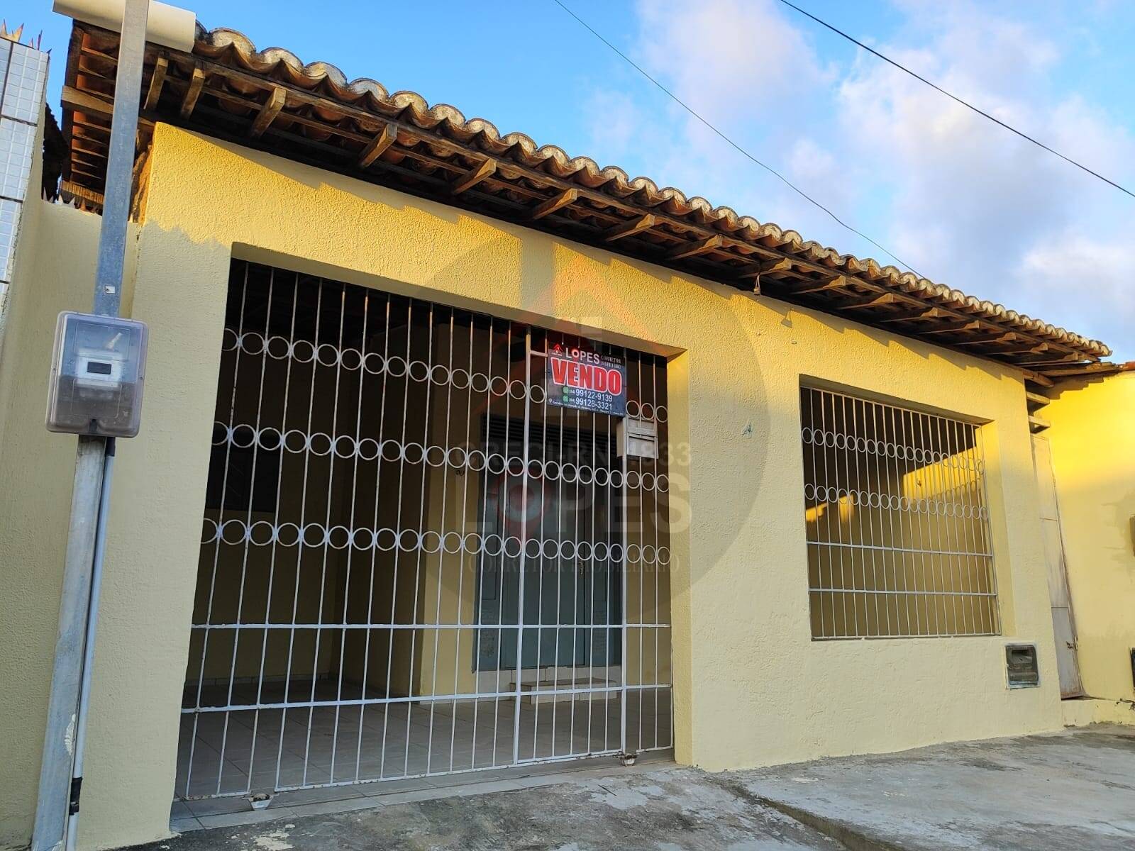 Casa à venda com 2 quartos, 100m² - Foto 1