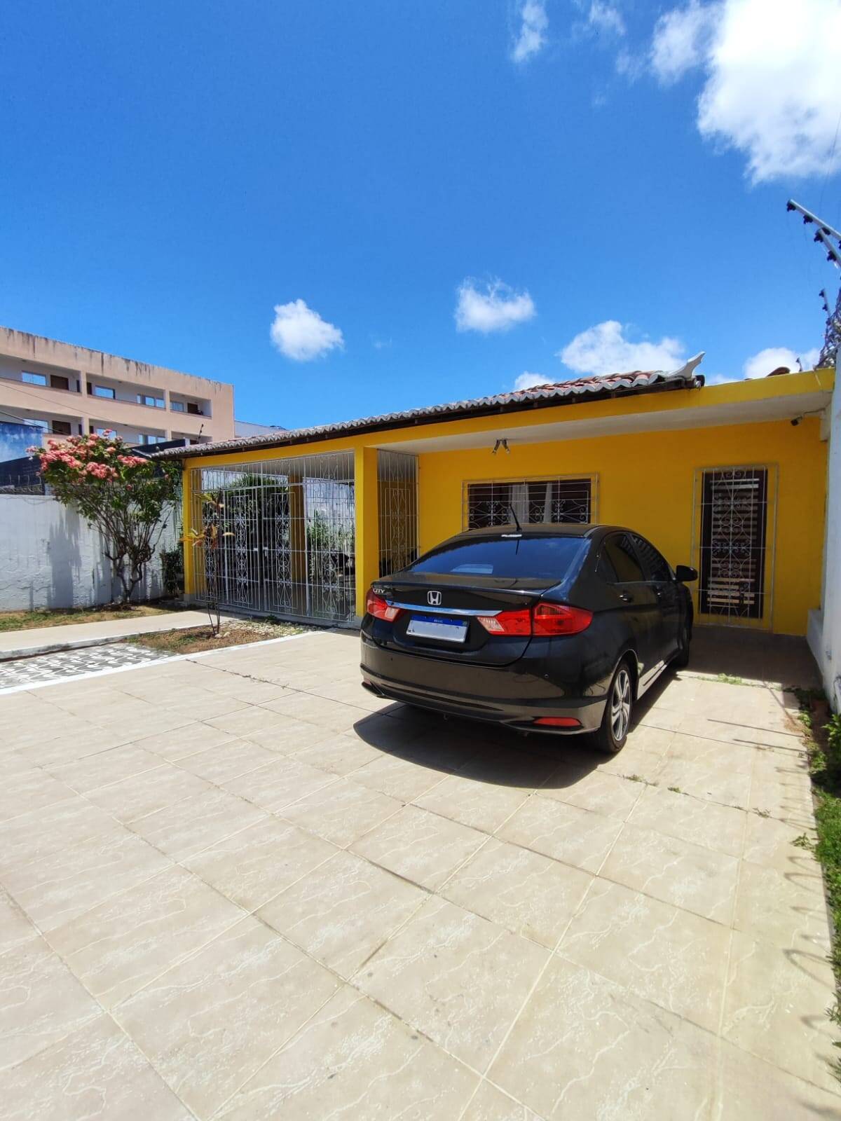 Casa à venda e aluguel com 4 quartos, 250m² - Foto 2