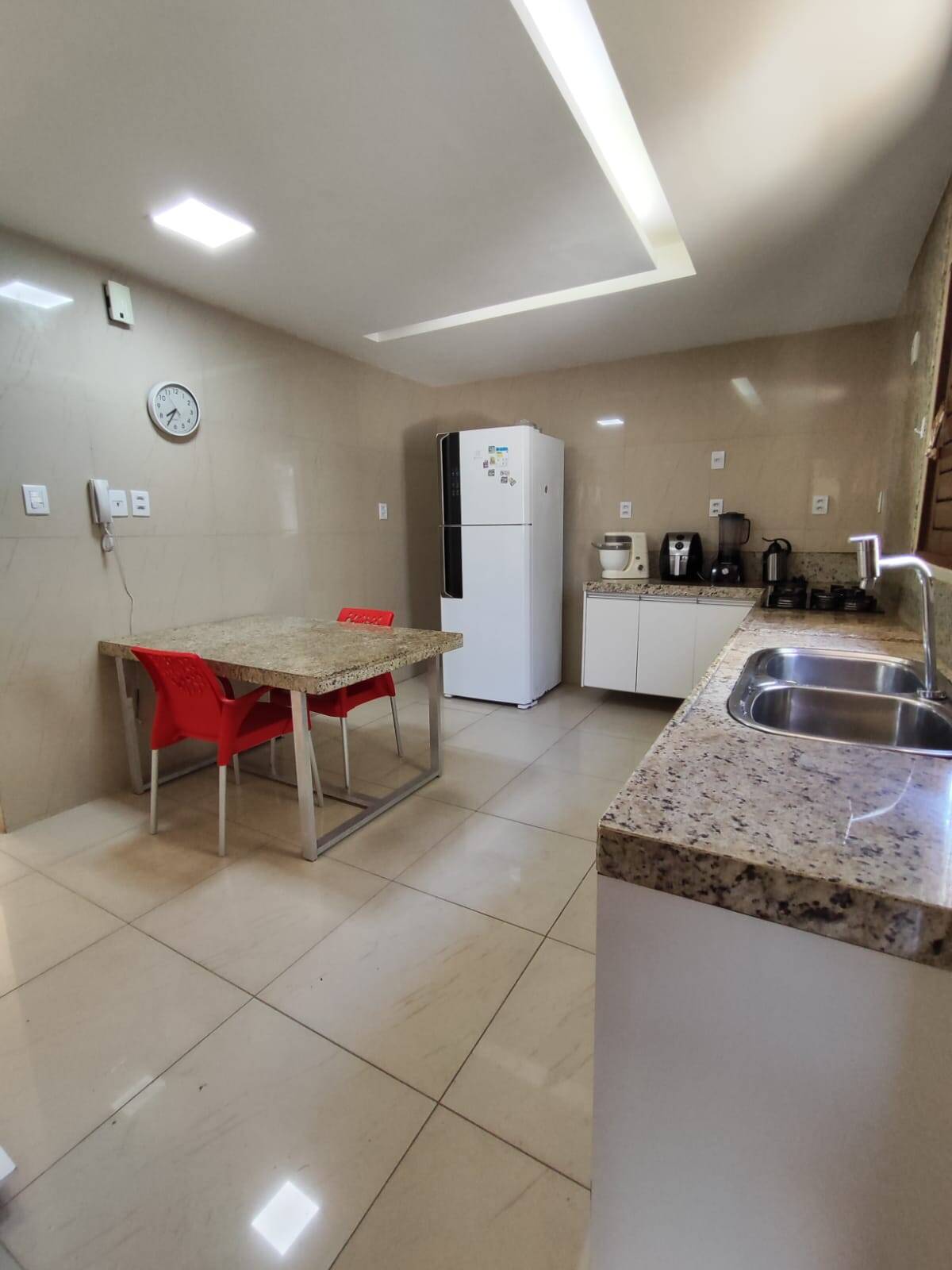 Casa à venda e aluguel com 4 quartos, 250m² - Foto 8