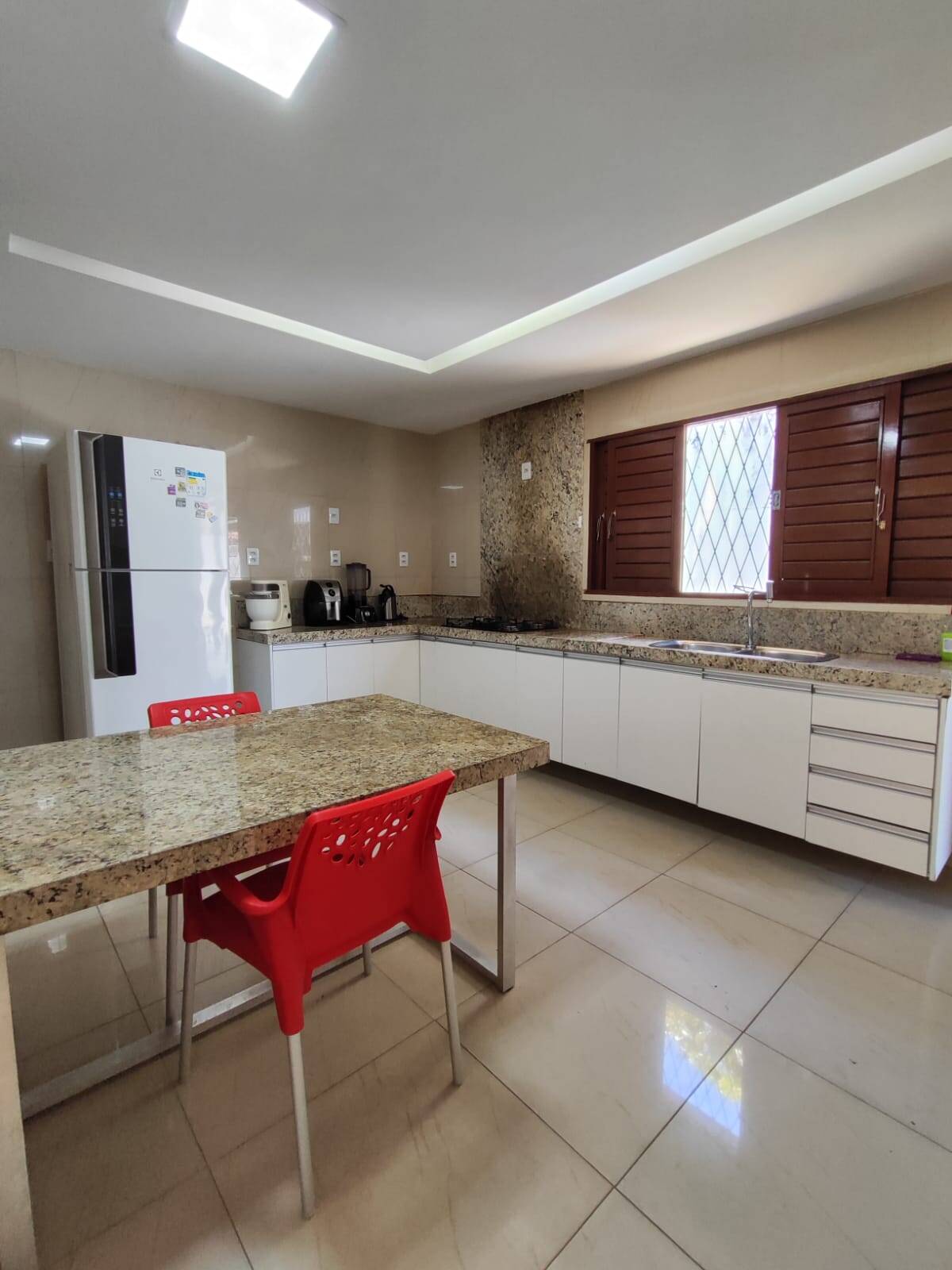 Casa à venda e aluguel com 4 quartos, 250m² - Foto 10