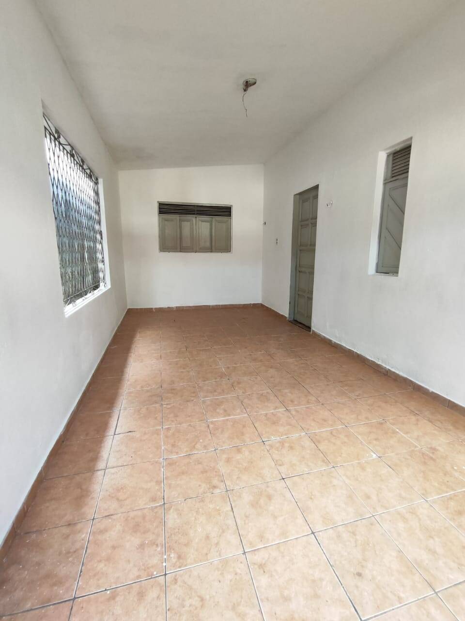 Casa à venda e aluguel com 3 quartos, 88m² - Foto 2