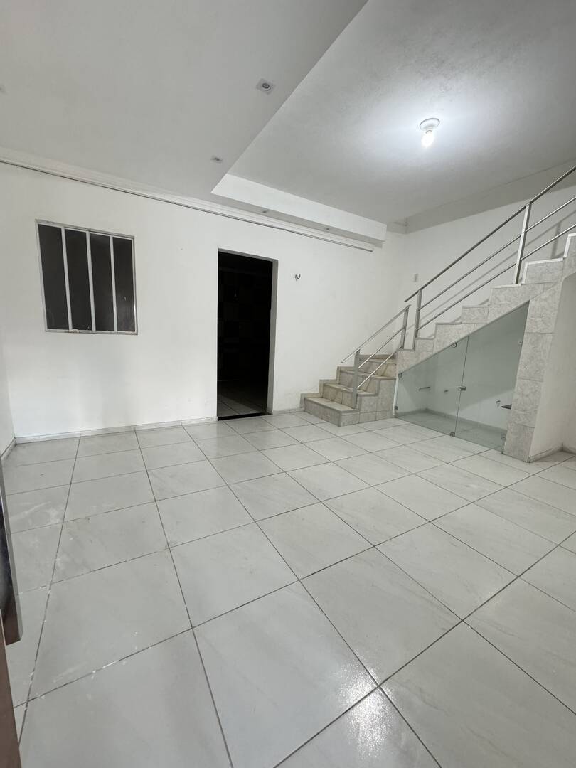 Casa à venda e aluguel com 4 quartos, 200m² - Foto 2