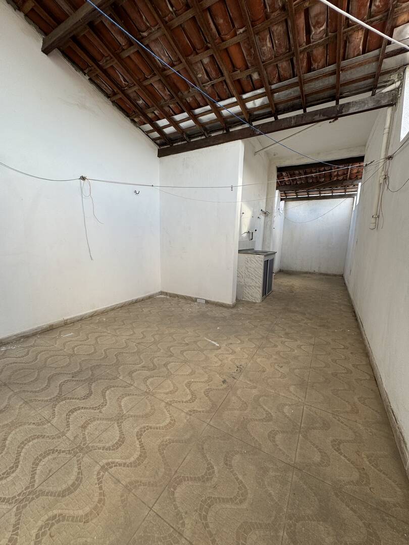 Casa à venda e aluguel com 4 quartos, 200m² - Foto 3