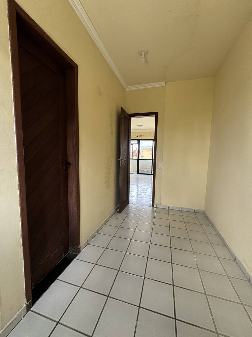 Apartamento à venda com 4 quartos, 180m² - Foto 2