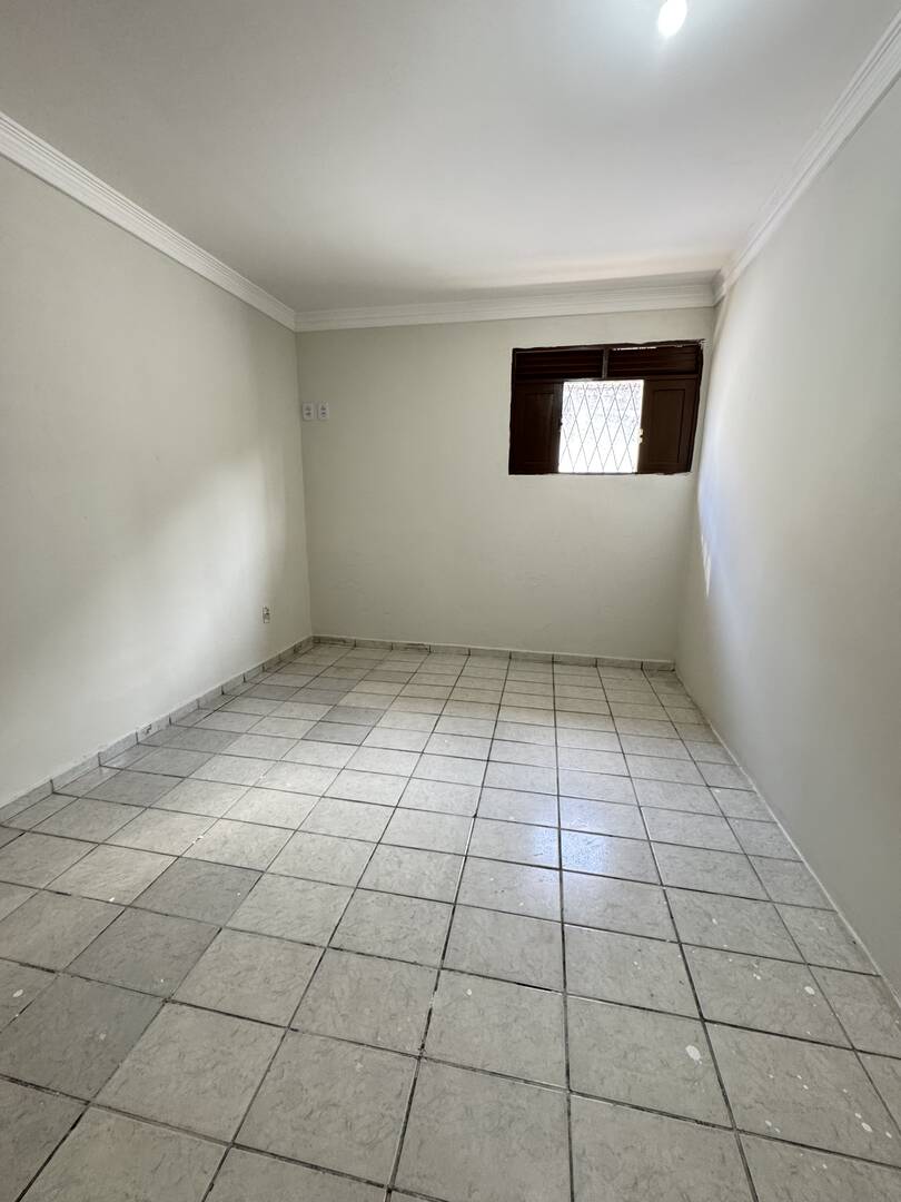 Casa à venda com 3 quartos, 300m² - Foto 2