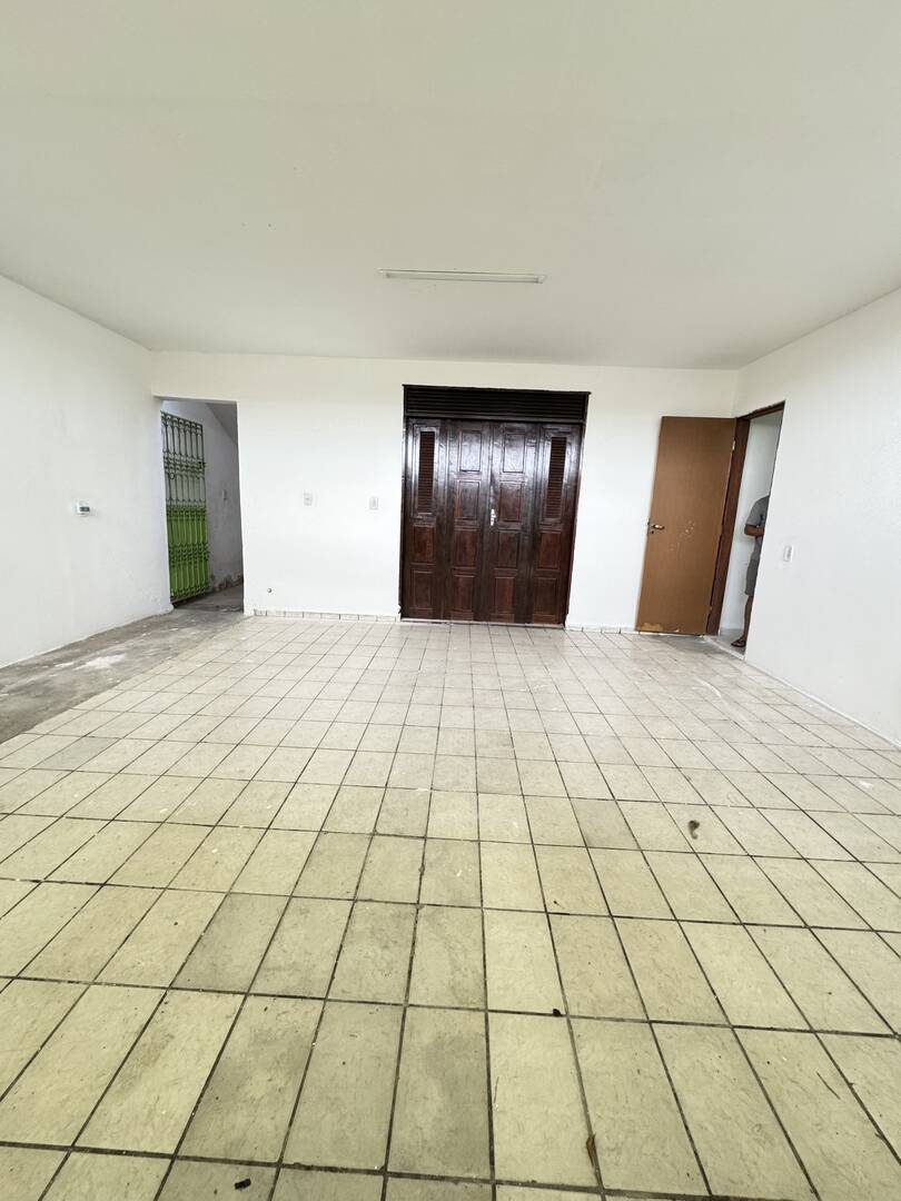 Casa à venda com 3 quartos, 300m² - Foto 7