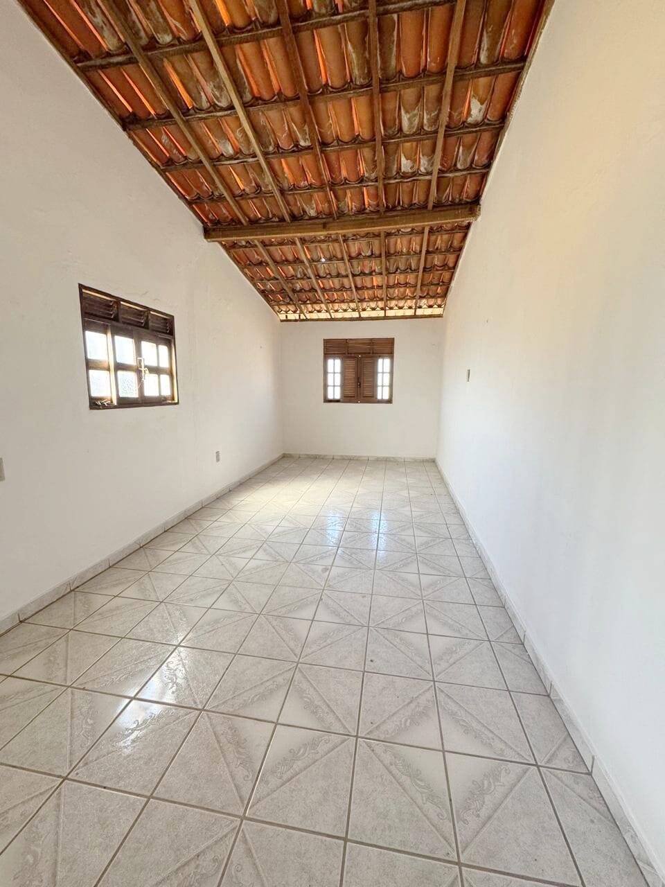 Casa à venda com 7 quartos, 280m² - Foto 3